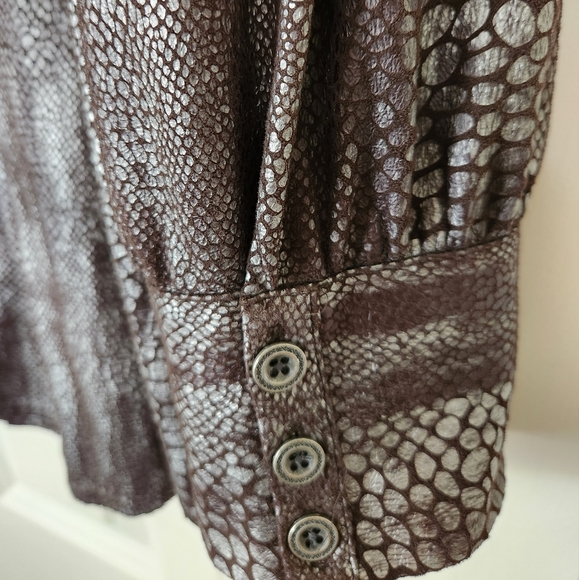 Chico's python print button down blouse size large - Picture 6 of 9